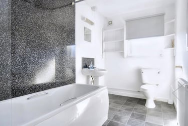 1 bed flat, Addison Road, TFF, North Hill, Plymouth, PL48LL - Image 2